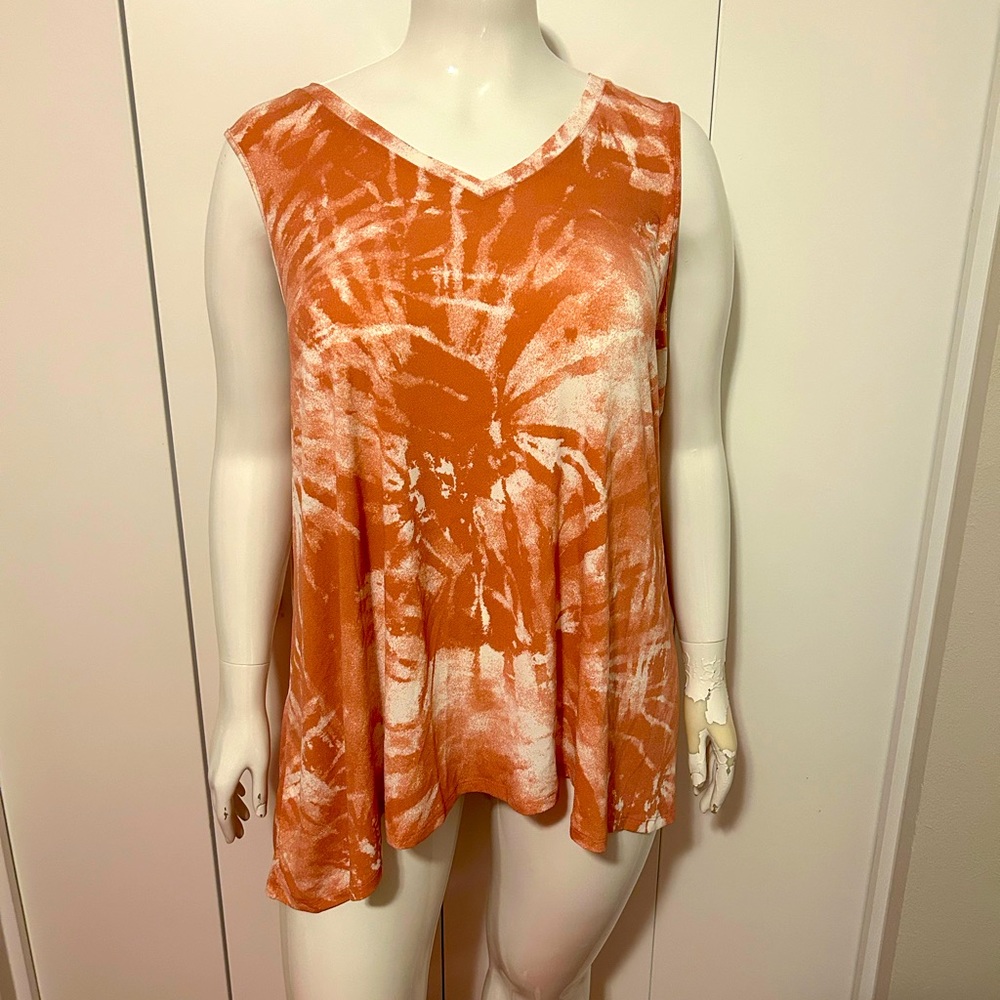 Wonen’s LulaRoe tie-dye peach tank
